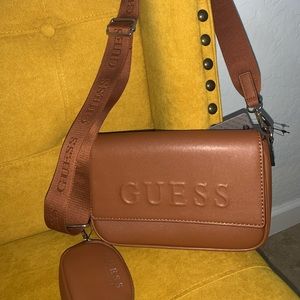 Guess kezzie camera crossbody